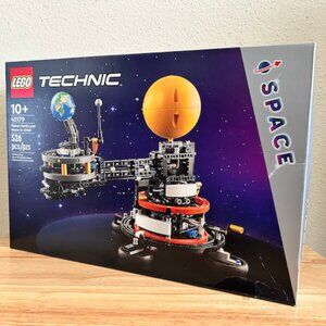 LEGO Technic SPACE Planet Earth & Moon in Orbit Building Set - 526 Pieces #42179